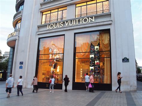 louis vuitton in paris france